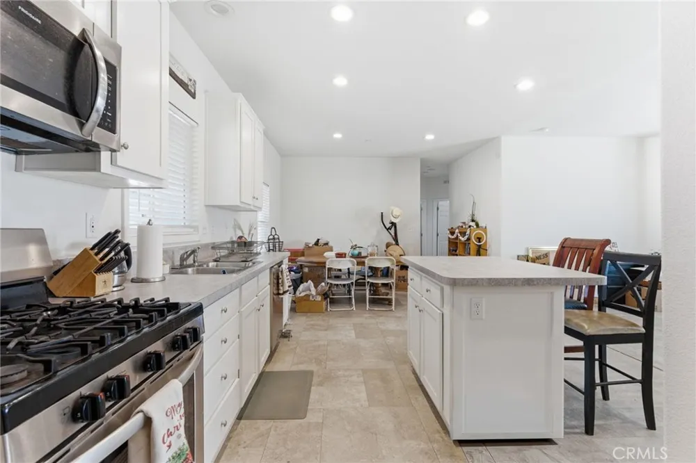 11074 Redwood Pinon Hills, CA 92372