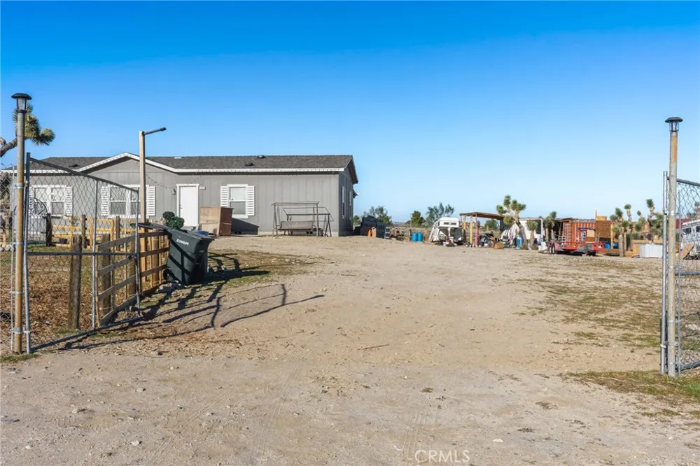 11074 Redwood Pinon Hills, CA 92372