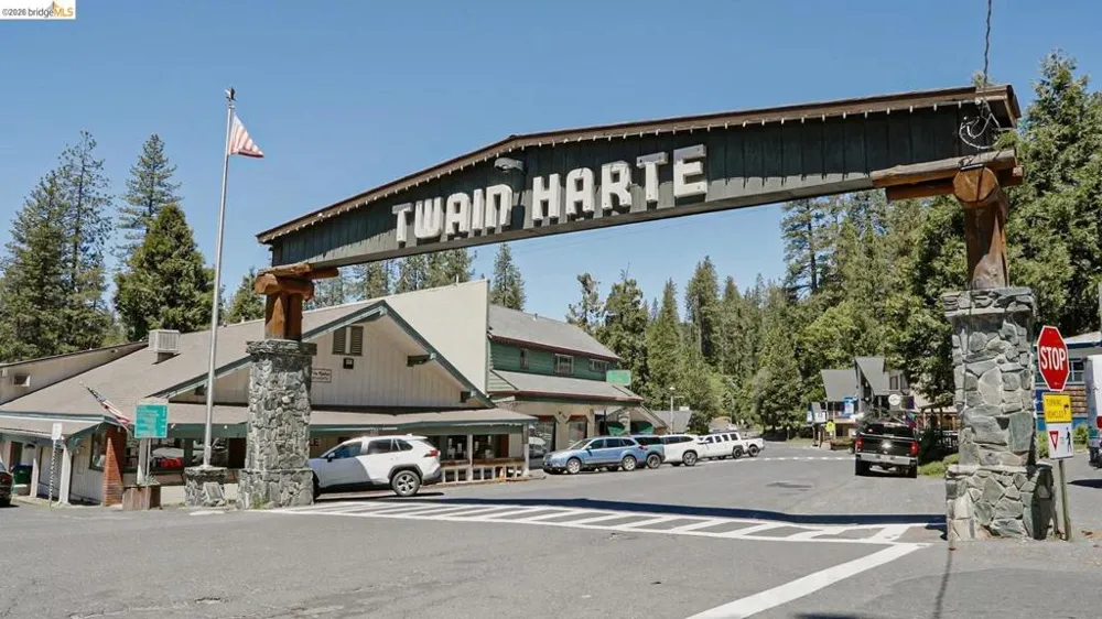 22912 Sierra DR Twain Harte, CA 95383