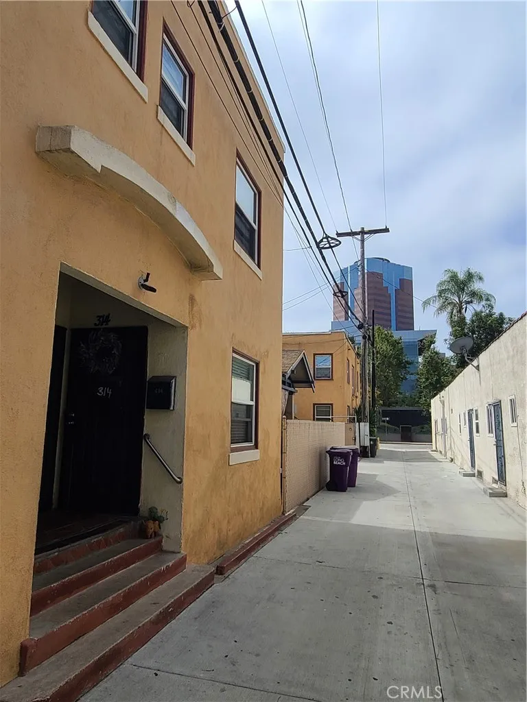 617 West 3rd Street Long Beach, CA 90802