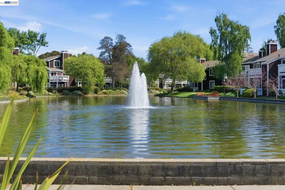 22 Marina Lakes Dr Richmond, CA 94804