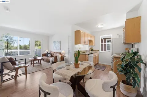 22 Marina Lakes Dr