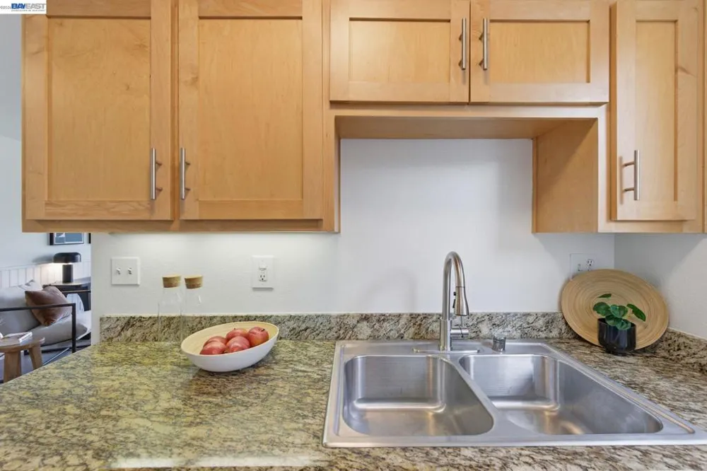 22 Marina Lakes Dr Richmond, CA 94804