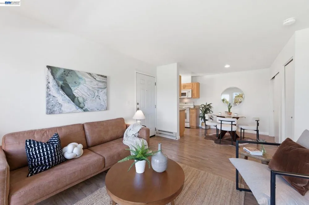22 Marina Lakes Dr Richmond, CA 94804