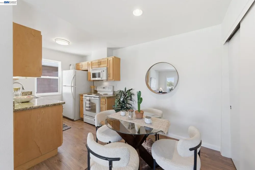22 Marina Lakes Dr Richmond, CA 94804