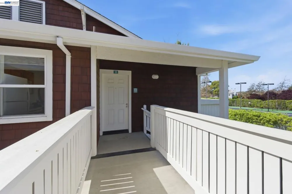 22 Marina Lakes Dr Richmond, CA 94804