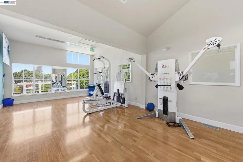 22 Marina Lakes Dr Richmond, CA 94804