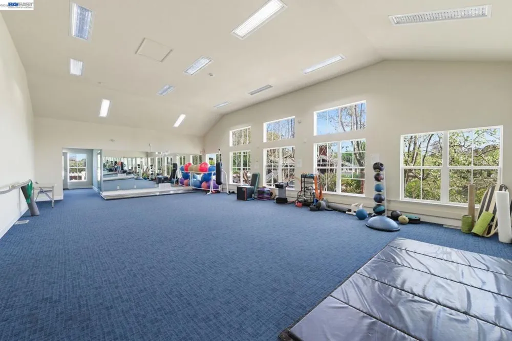 22 Marina Lakes Dr Richmond, CA 94804