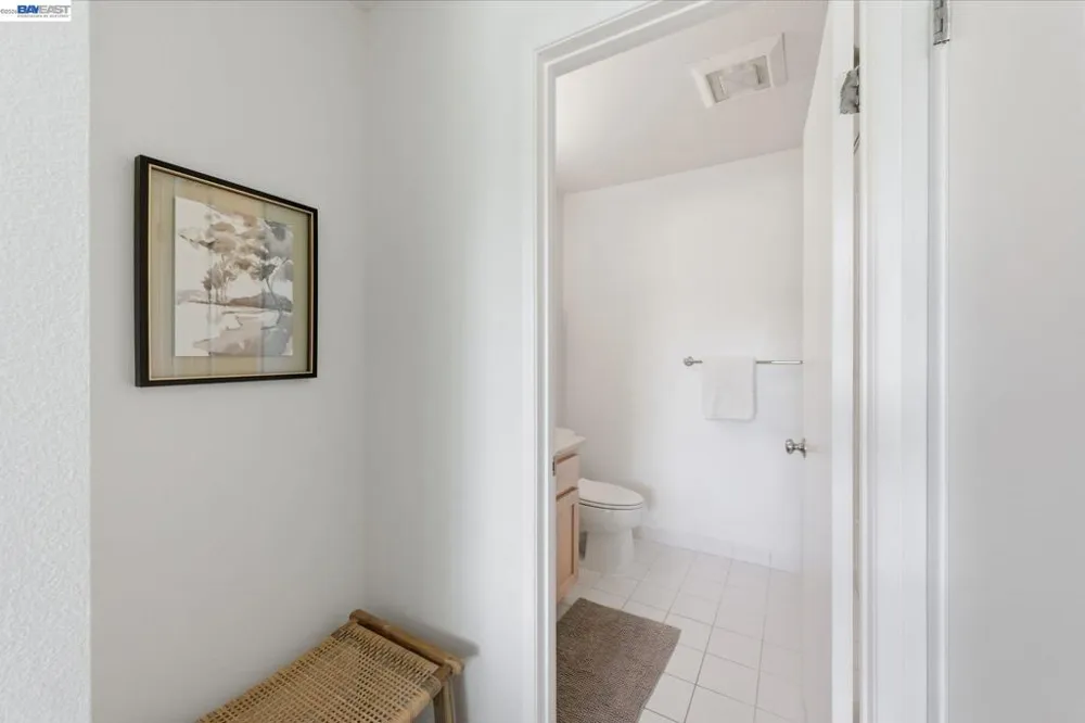 22 Marina Lakes Dr Richmond, CA 94804