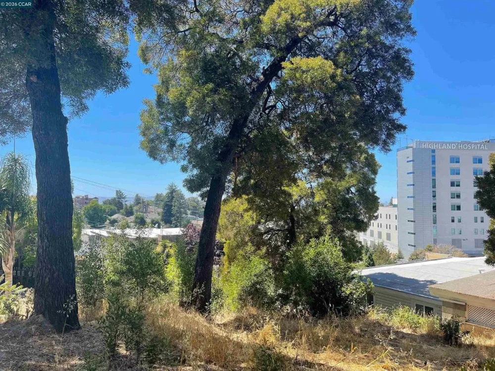 1930 E 30Th St Oakland, CA 94606