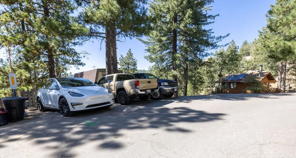 2476 Elko Arrowbear, CA 92382