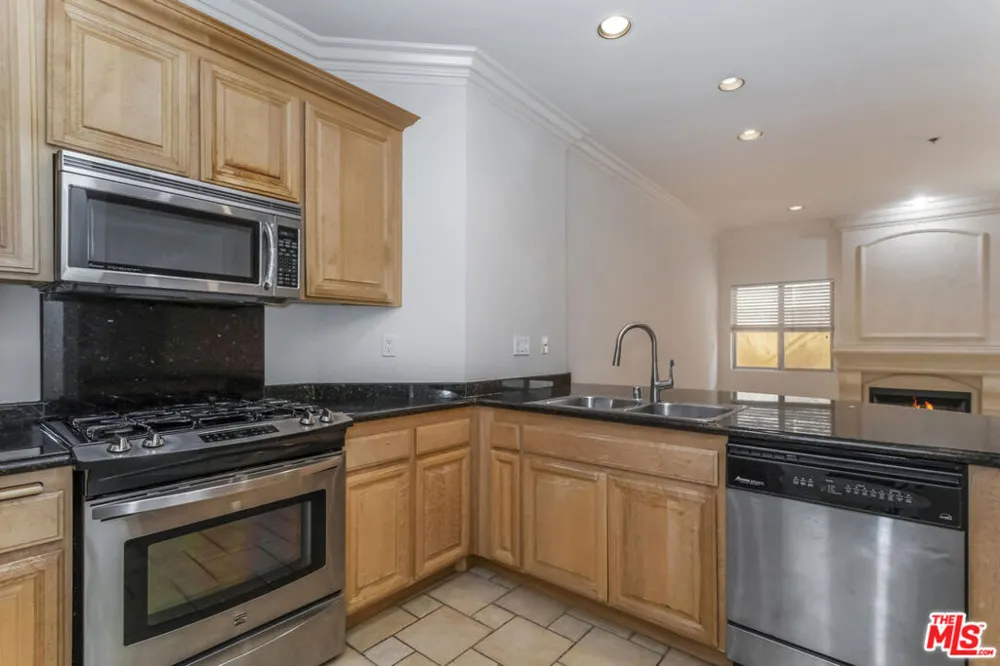 10364 Almayo Avenue #103 Los Angeles, CA 90064