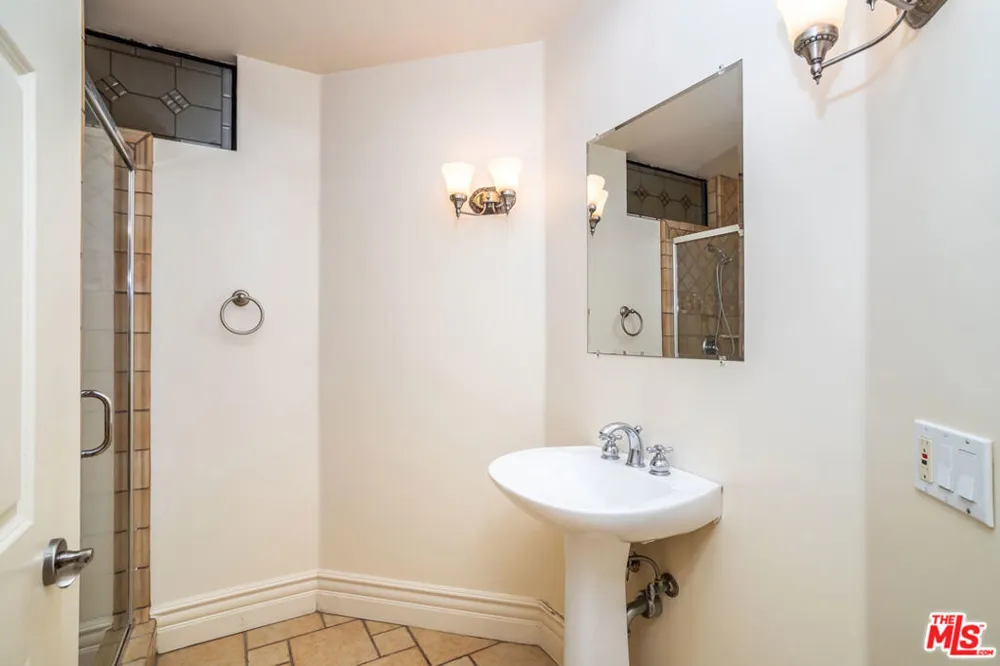 10364 Almayo Avenue #103 Los Angeles, CA 90064