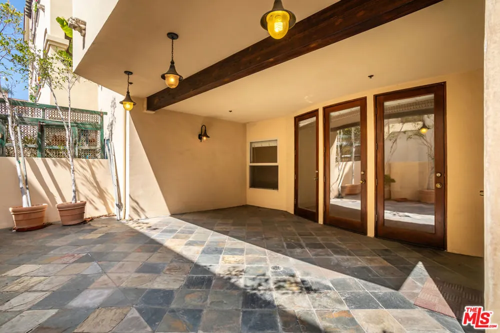 10364 Almayo Avenue #103 Los Angeles, CA 90064