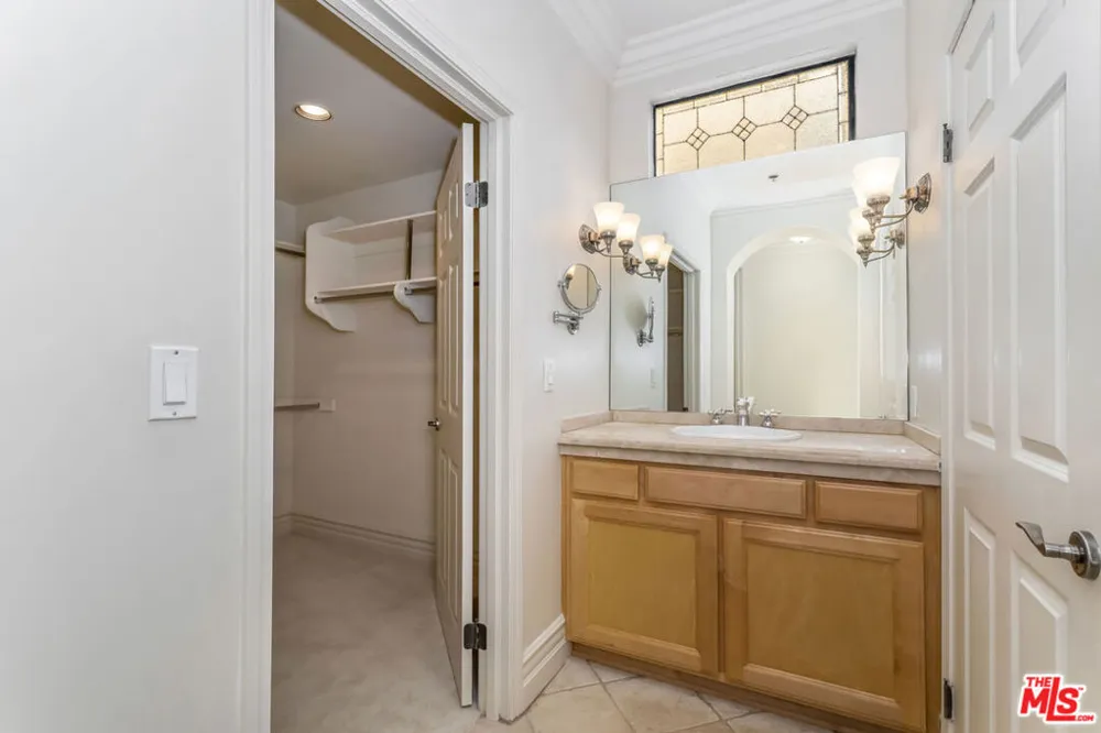 10364 Almayo Avenue #103 Los Angeles, CA 90064
