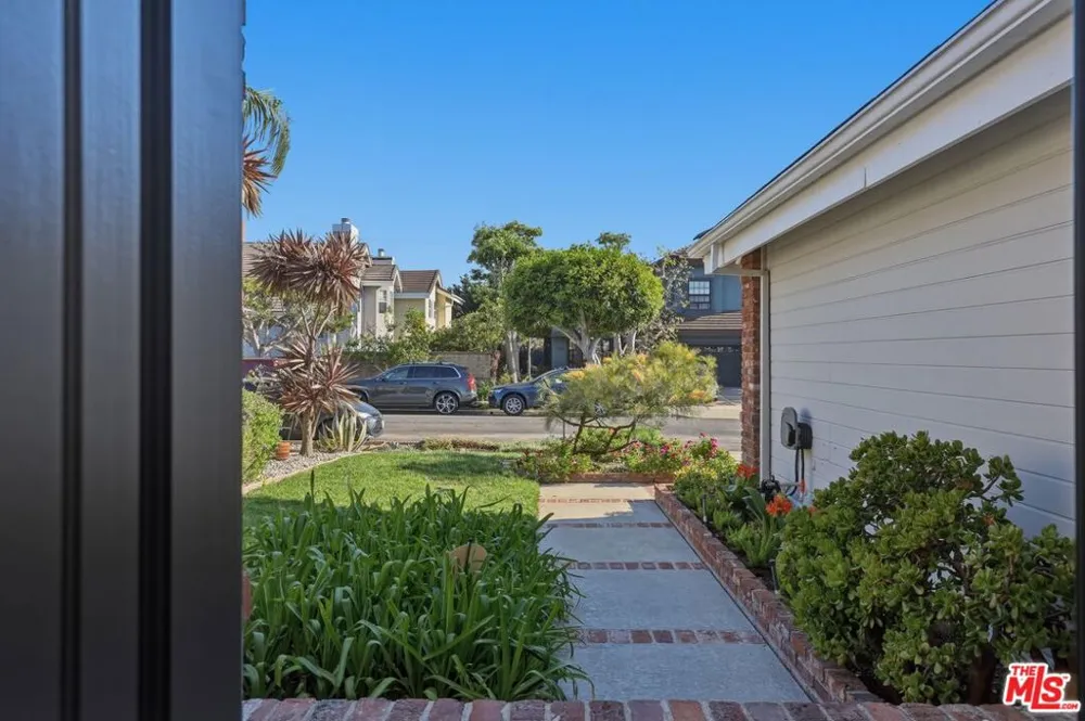 7619 W 85th Street Playa del Rey, CA 90293