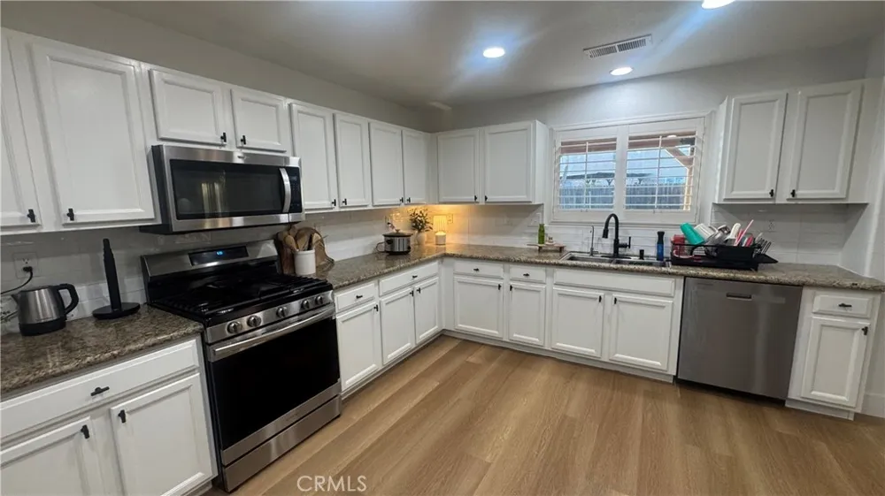 2174 W Picadilly Hanford, CA 93230