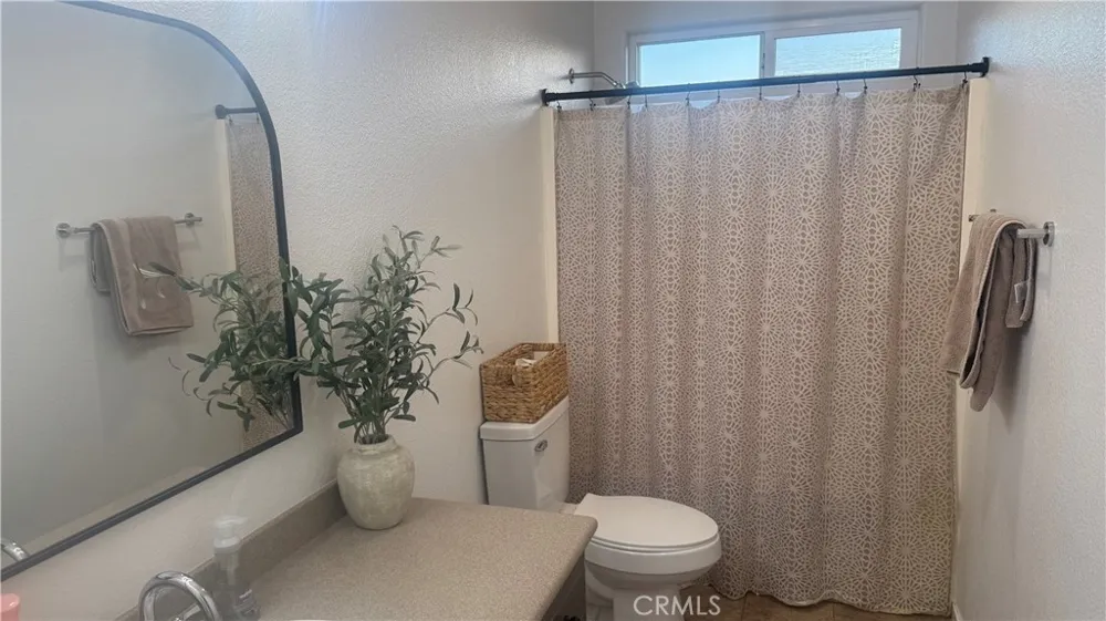 2174 W Picadilly Hanford, CA 93230