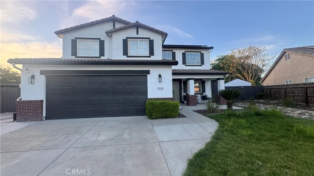 2174 W Picadilly Hanford, CA 93230