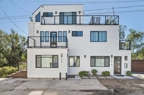 1024 Pascoe St.