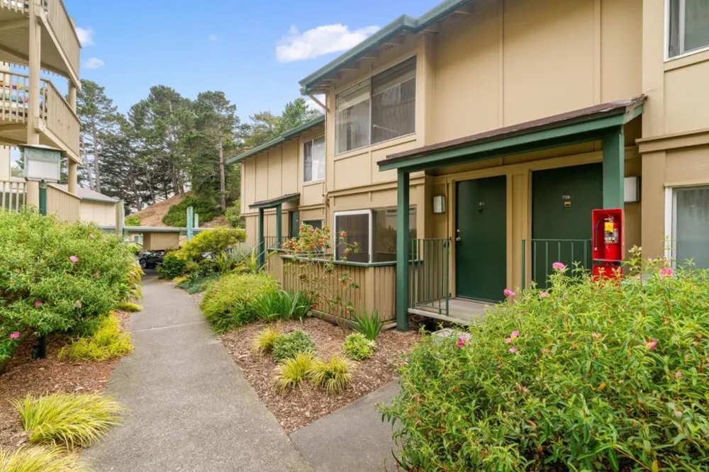 385 Mandarin Drive #11 Daly City, CA 94015