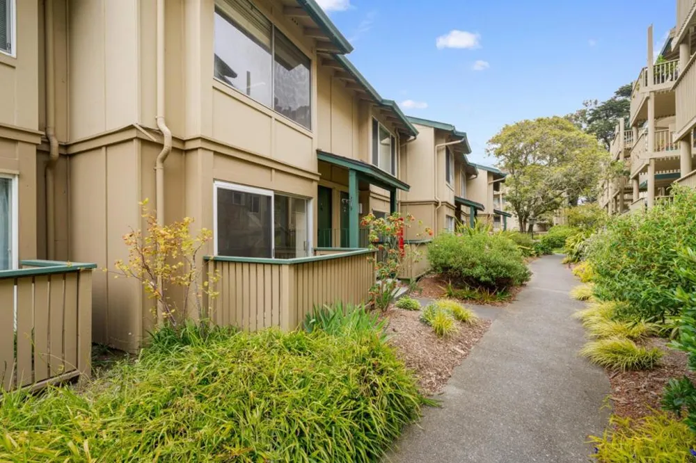 385 Mandarin Drive #11 Daly City, CA 94015