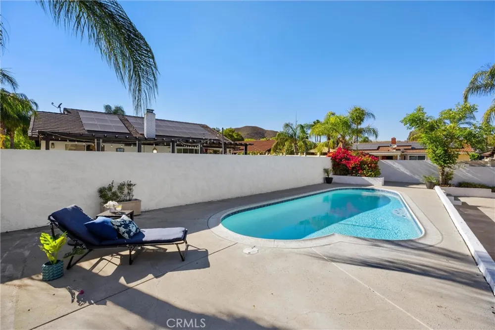 23633 Fair Weather Canyon Lake, CA 92587