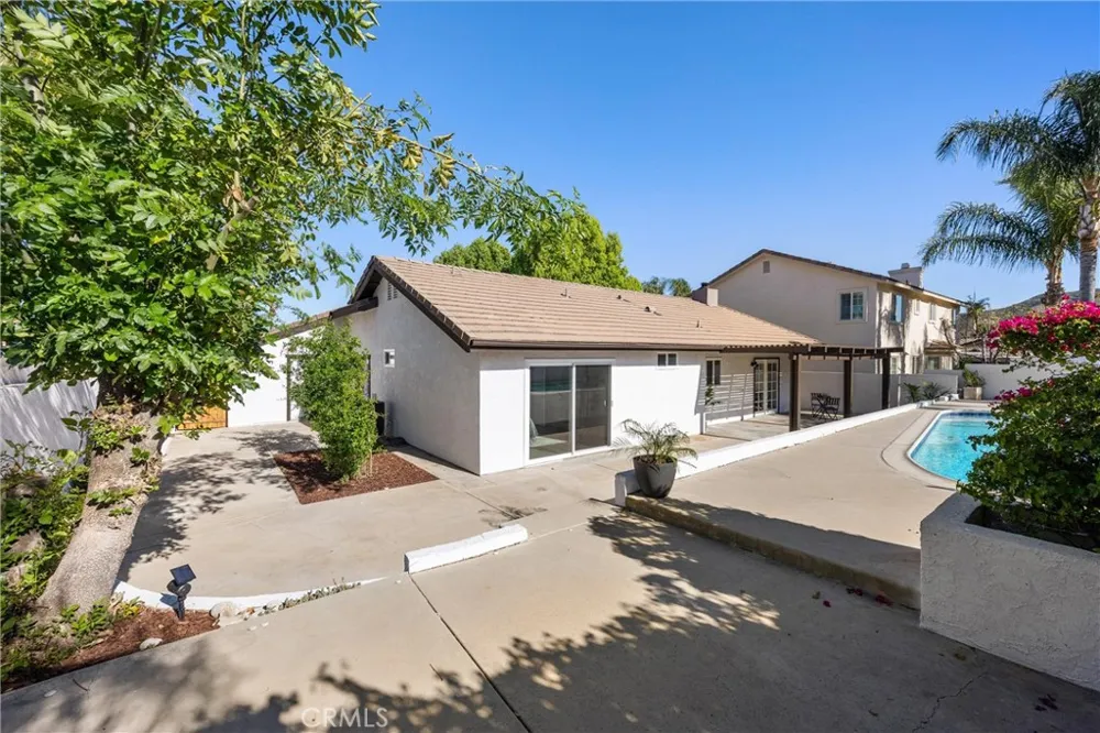 23633 Fair Weather Canyon Lake, CA 92587