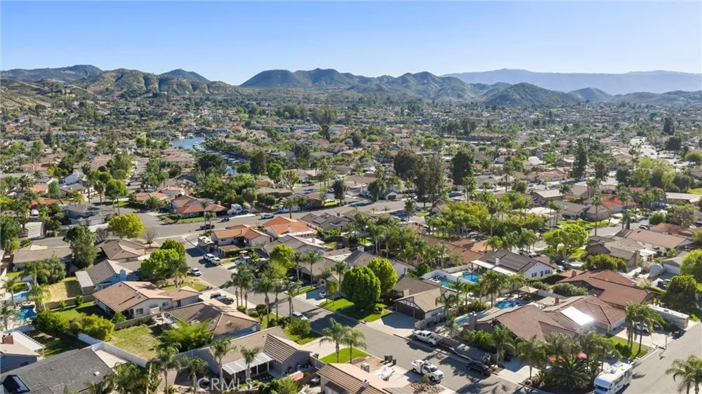 23633 Fair Weather Canyon Lake, CA 92587