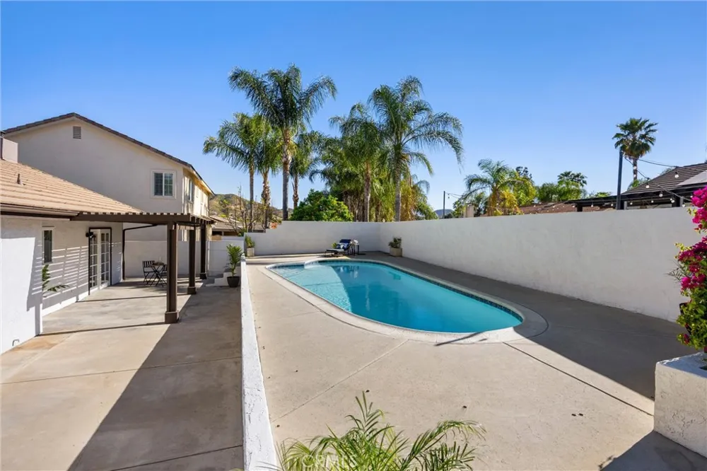 23633 Fair Weather Canyon Lake, CA 92587
