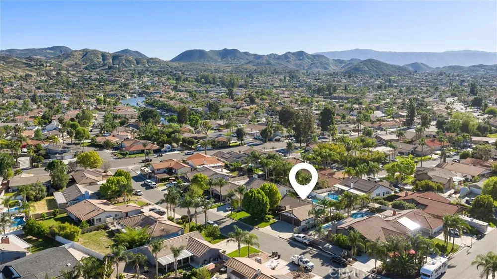 23633 Fair Weather Canyon Lake, CA 92587