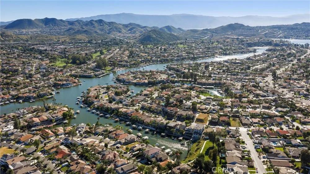 23633 Fair Weather Canyon Lake, CA 92587