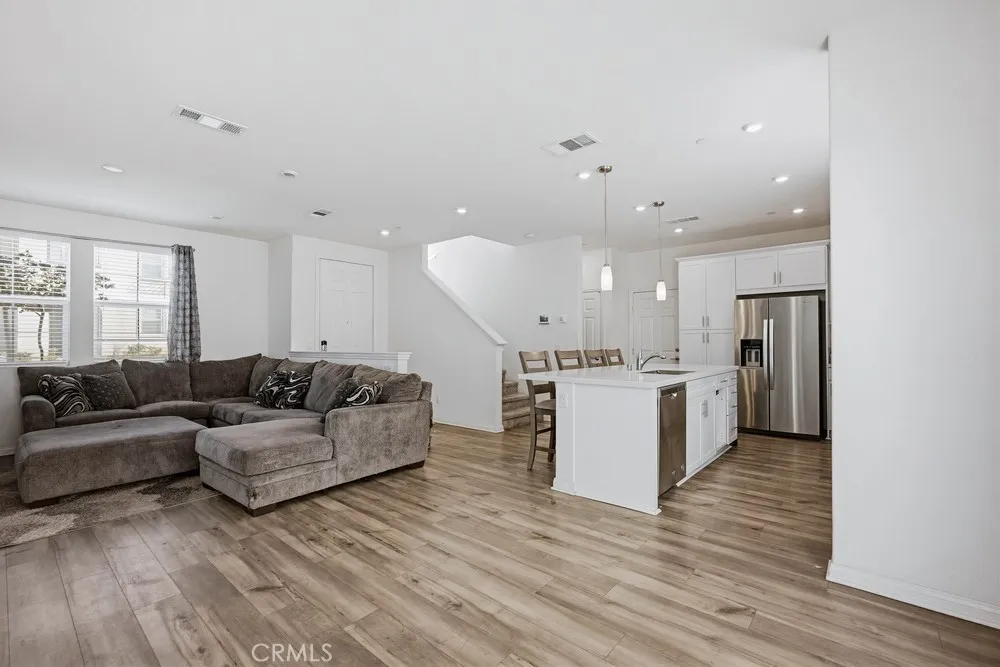 950 Helena Ridge Lake Elsinore, CA 92530