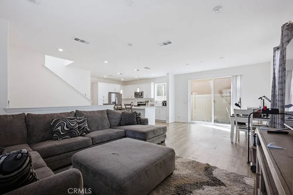 950 Helena Ridge Lake Elsinore, CA 92530