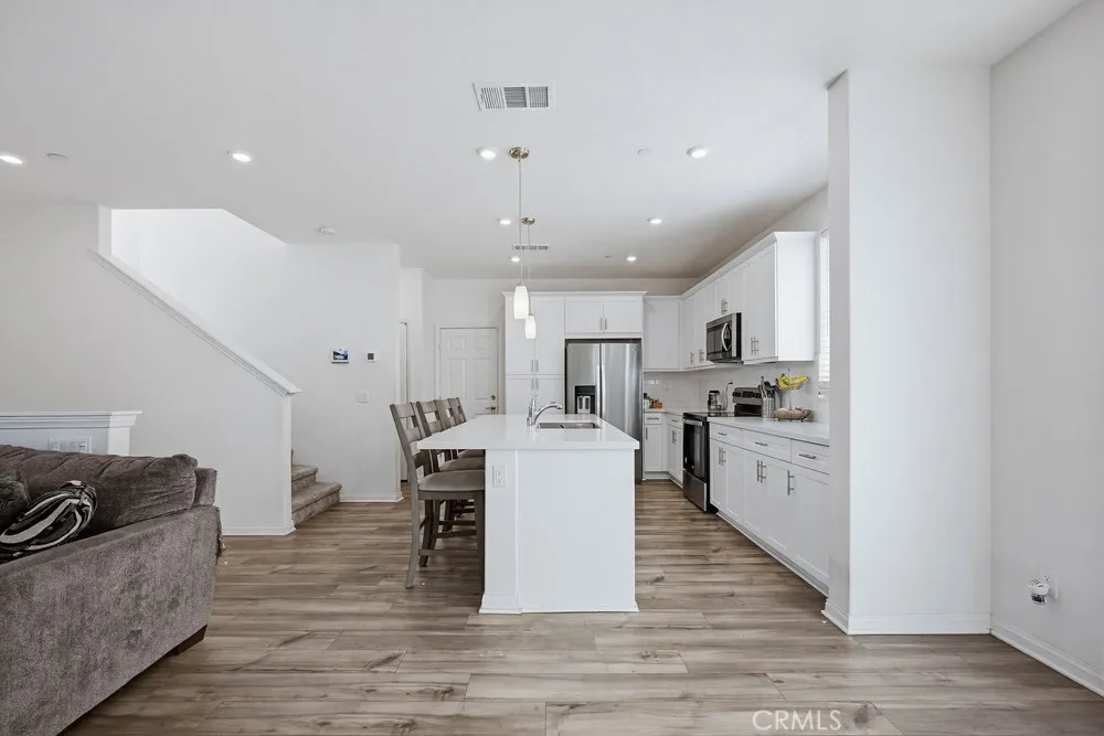 950 Helena Ridge Lake Elsinore, CA 92530