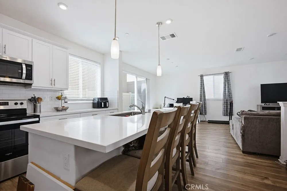 950 Helena Ridge Lake Elsinore, CA 92530