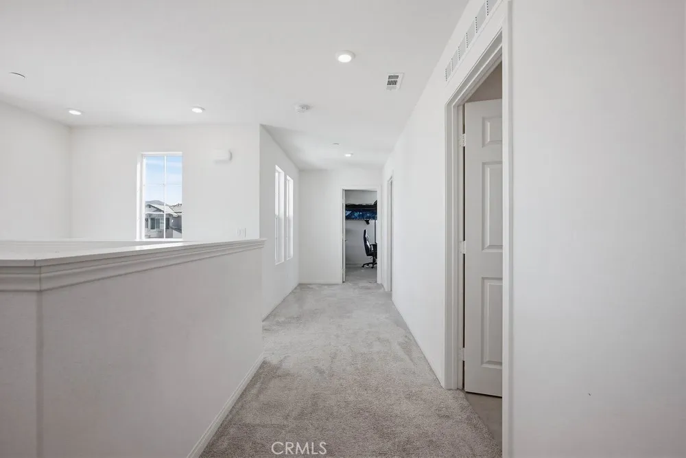 950 Helena Ridge Lake Elsinore, CA 92530