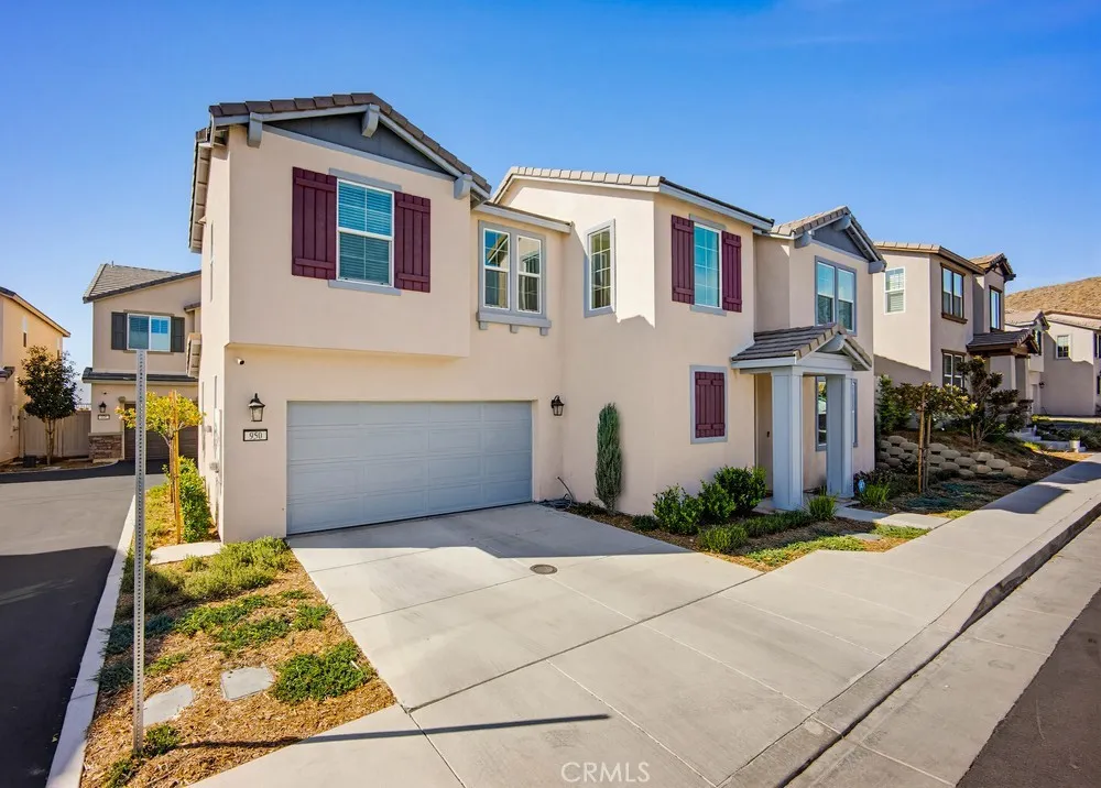 950 Helena Ridge Lake Elsinore, CA 92530