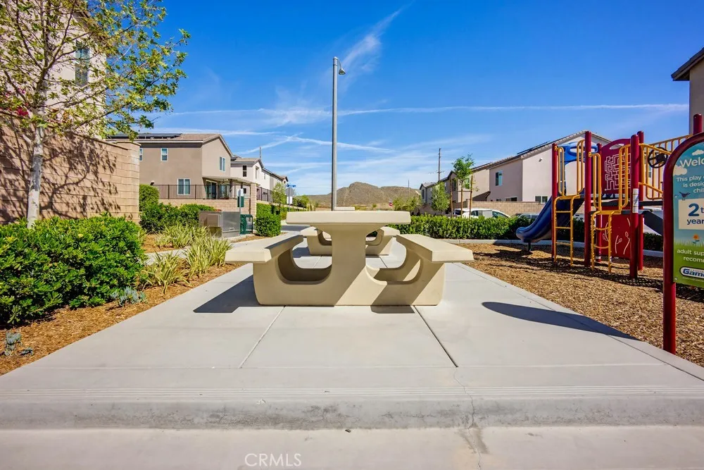 950 Helena Ridge Lake Elsinore, CA 92530