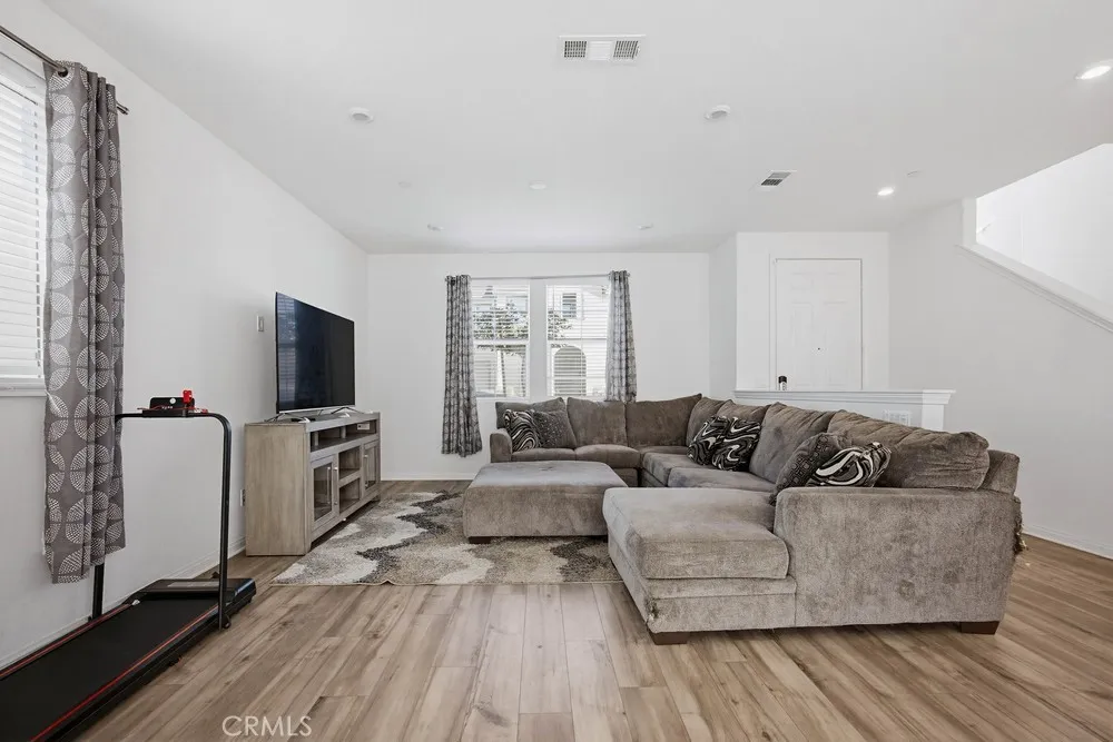 950 Helena Ridge Lake Elsinore, CA 92530