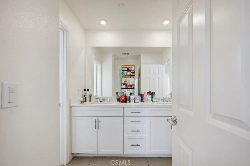 950 Helena Ridge Lake Elsinore, CA 92530