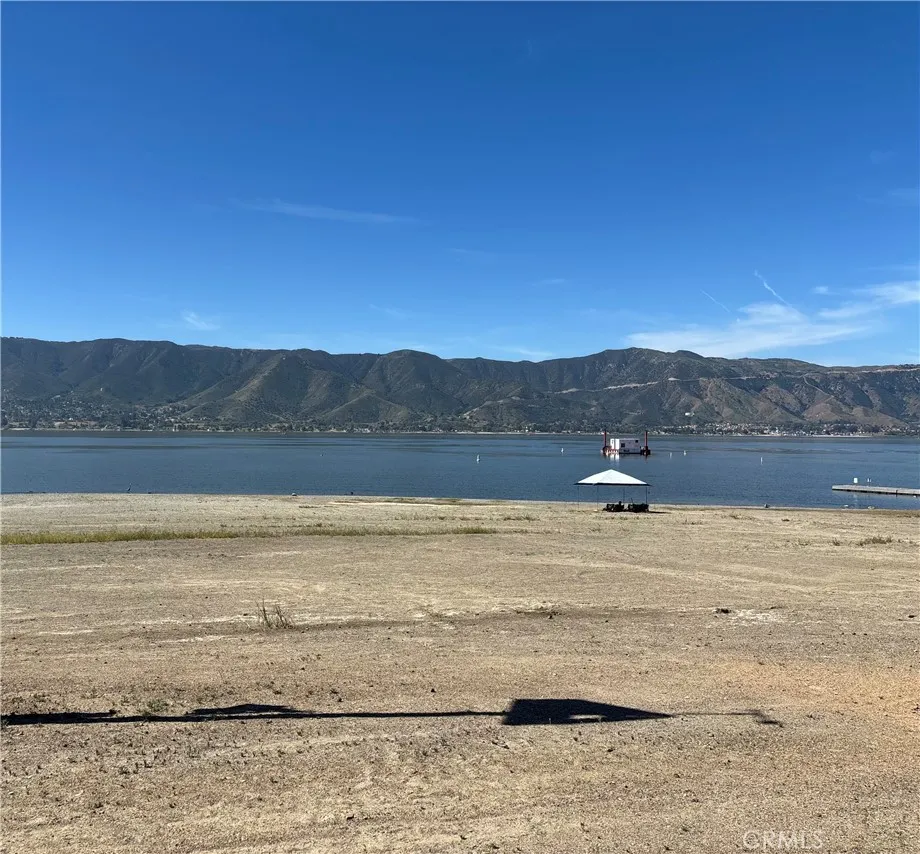 950 Helena Ridge Lake Elsinore, CA 92530