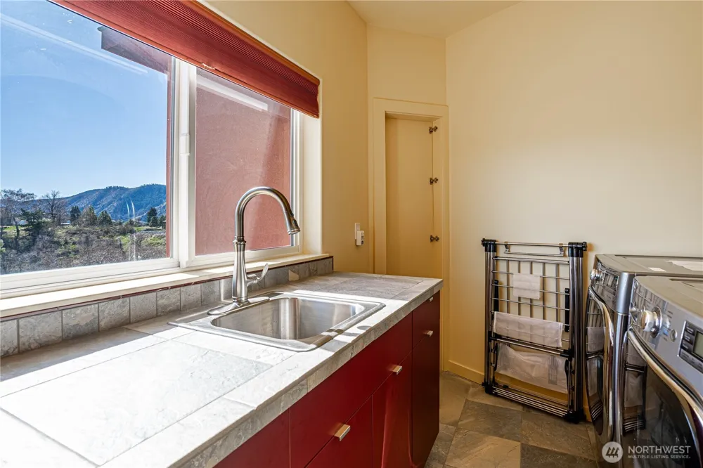 555 Loop Avenue Manson, WA 98831