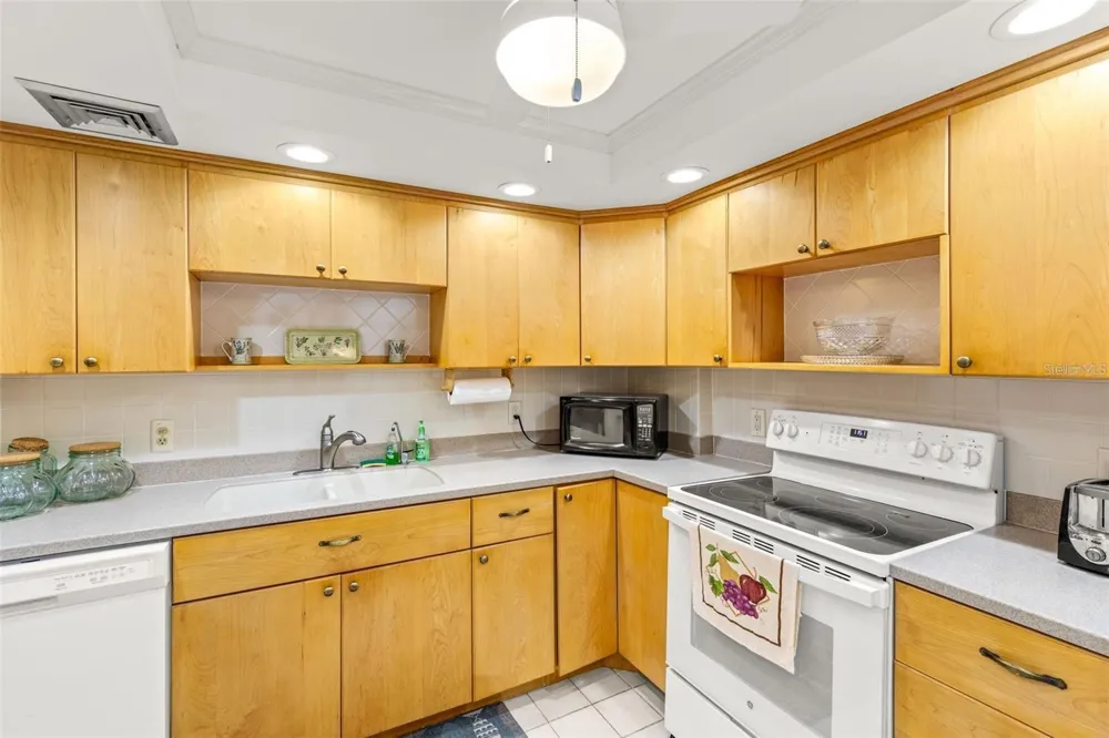 1 KEY CAPRI #104-East Treasure Island, FL 33706