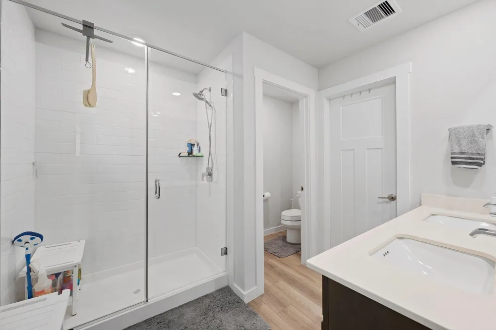1242 Amistad Loop College Station, TX 77845