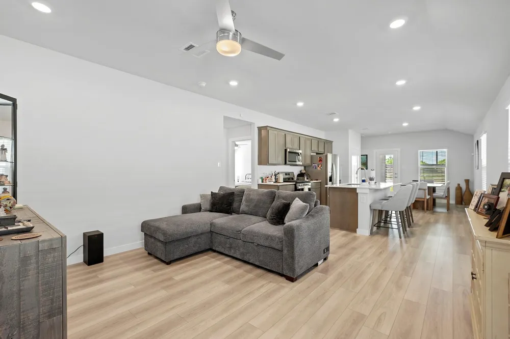 1242 Amistad Loop College Station, TX 77845