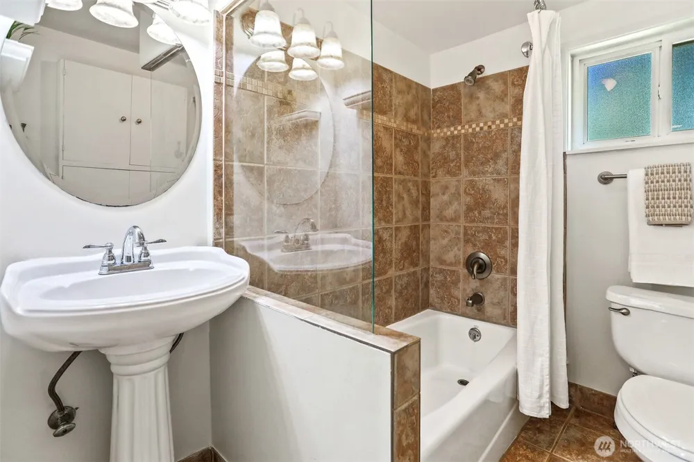 1257 S 116th Street Burien, WA 98168