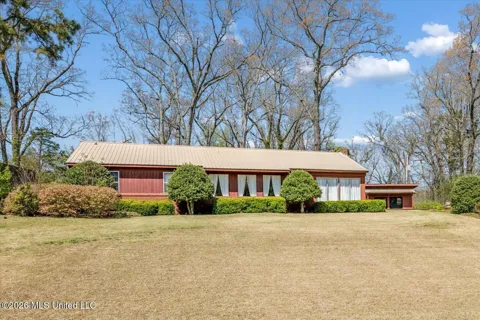 560 Woodland Heights