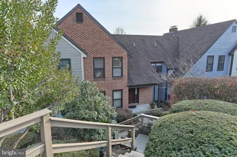 1127 WICKLOW COURT