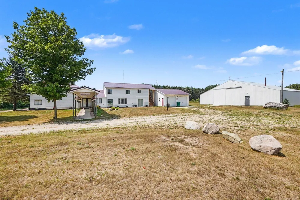 7202 21 Mile Road Evart, MI 49631
